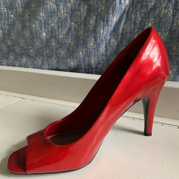 Red heels! - Picture 4 of 8